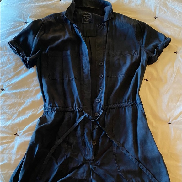 Abercrombie & Fitch Pants - A&F romper
Black
Size x-small tall